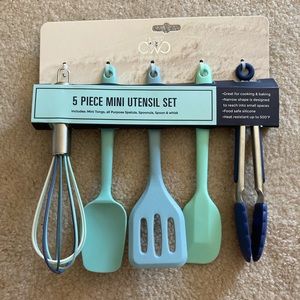 Mini utensil set NWT